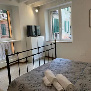 Appartamento Travi E Grigio Studio Maddalena - Genovainrelax, Genova